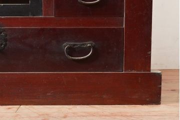 和製アンティーク　ヒノキ材・ケヤキ材　収納力抜群!漆の赤みがかった色味が魅力の重ね収納箪笥(夜具箪笥、布団箪笥、水屋箪笥)(R-048650)