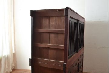 和製アンティーク　ヒノキ材・ケヤキ材　収納力抜群!漆の赤みがかった色味が魅力の重ね収納箪笥(夜具箪笥、布団箪笥、水屋箪笥)(R-048650)