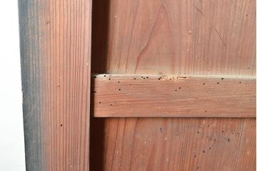 和製アンティーク　ヒノキ材・ケヤキ材　収納力抜群!漆の赤みがかった色味が魅力の重ね収納箪笥(夜具箪笥、布団箪笥、水屋箪笥)(R-048650)