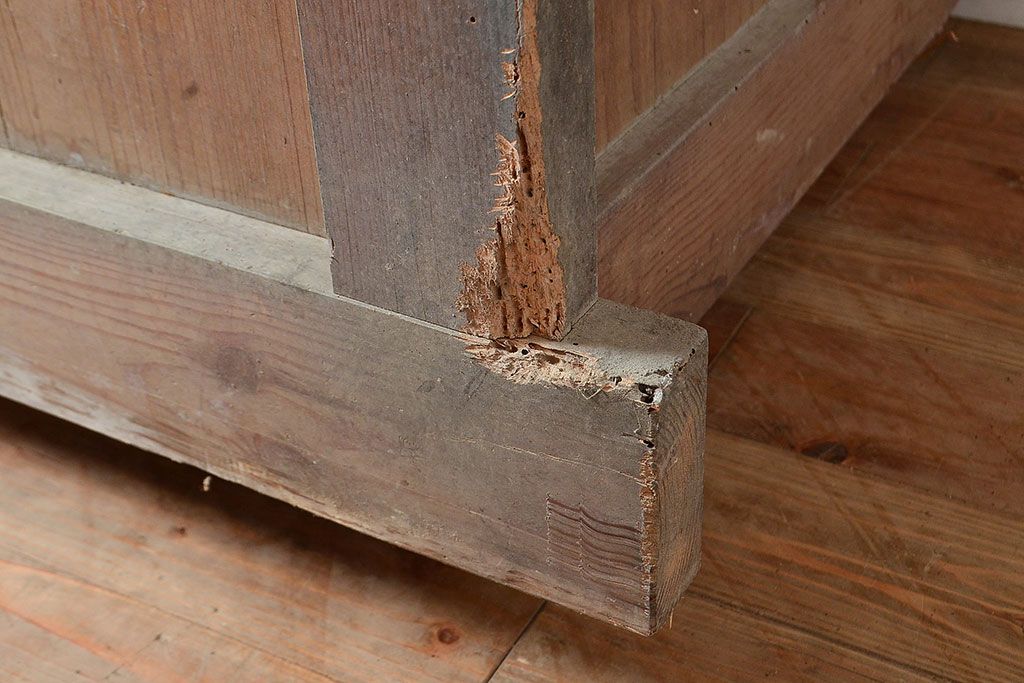 和製アンティーク　ヒノキ材・ケヤキ材　収納力抜群!漆の赤みがかった色味が魅力の重ね収納箪笥(夜具箪笥、布団箪笥、水屋箪笥)(R-048650)