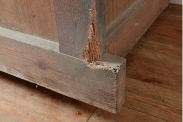 和製アンティーク　ヒノキ材・ケヤキ材　収納力抜群!漆の赤みがかった色味が魅力の重ね収納箪笥(夜具箪笥、布団箪笥、水屋箪笥)(R-048650)