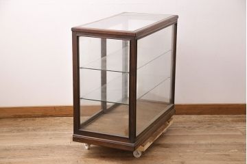 昭和レトロ　使い込まれた味わいが詰まったカバ材製のガラスケース(ショーケース、陳列棚、店舗什器)(R-048654)