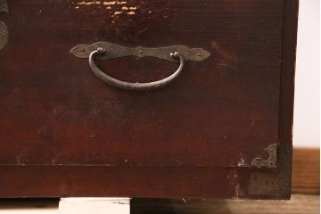 和製アンティーク　杉材　並べて使うこともできる、味わい深い佇まいの重ね箪笥(和タンス、衣装箪笥、時代箪笥、収納たんす、引き出し)(R-048657)