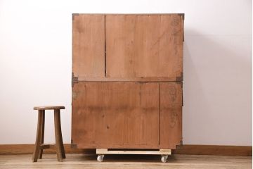 和製アンティーク　杉材　並べて使うこともできる、味わい深い佇まいの重ね箪笥(和タンス、衣装箪笥、時代箪笥、収納たんす、引き出し)(R-048657)