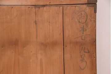 和製アンティーク　杉材　並べて使うこともできる、味わい深い佇まいの重ね箪笥(和タンス、衣装箪笥、時代箪笥、収納たんす、引き出し)(R-048657)