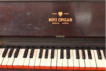 【ジャンク品】　昭和初期　MIKI ORGAN(ミキオルガン)　レトロな雰囲気漂うオルガン　(R-048665)