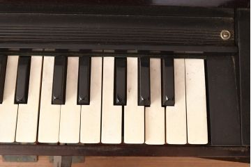 【ジャンク品】　昭和初期　MIKI ORGAN(ミキオルガン)　レトロな雰囲気漂うオルガン　(R-048665)