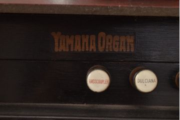 アンティーク雑貨　ジャンク品　大正〜昭和初期　YAMAHA(ヤマハ、山葉)　浜松　クラシカルな雰囲気漂うオルガン(YAMAHA ORGAN)(R-048666)