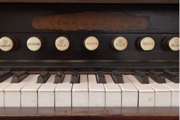 アンティーク雑貨　ジャンク品　大正〜昭和初期　YAMAHA(ヤマハ、山葉)　浜松　クラシカルな雰囲気漂うオルガン(YAMAHA ORGAN)(R-048666)