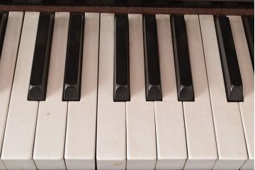 アンティーク雑貨　ジャンク品　大正〜昭和初期　YAMAHA(ヤマハ、山葉)　浜松　クラシカルな雰囲気漂うオルガン(YAMAHA ORGAN)(R-048666)