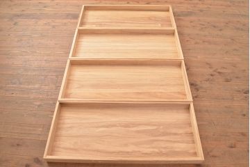 中古　柾目造り　衣装盆の透かし彫りが魅力!高級感と上品さを併せ持つ国産の桐箪笥(衣装箪笥、着物箪笥、引き出し、和タンス、桐たんす)(定価約110万円)(R-048667)