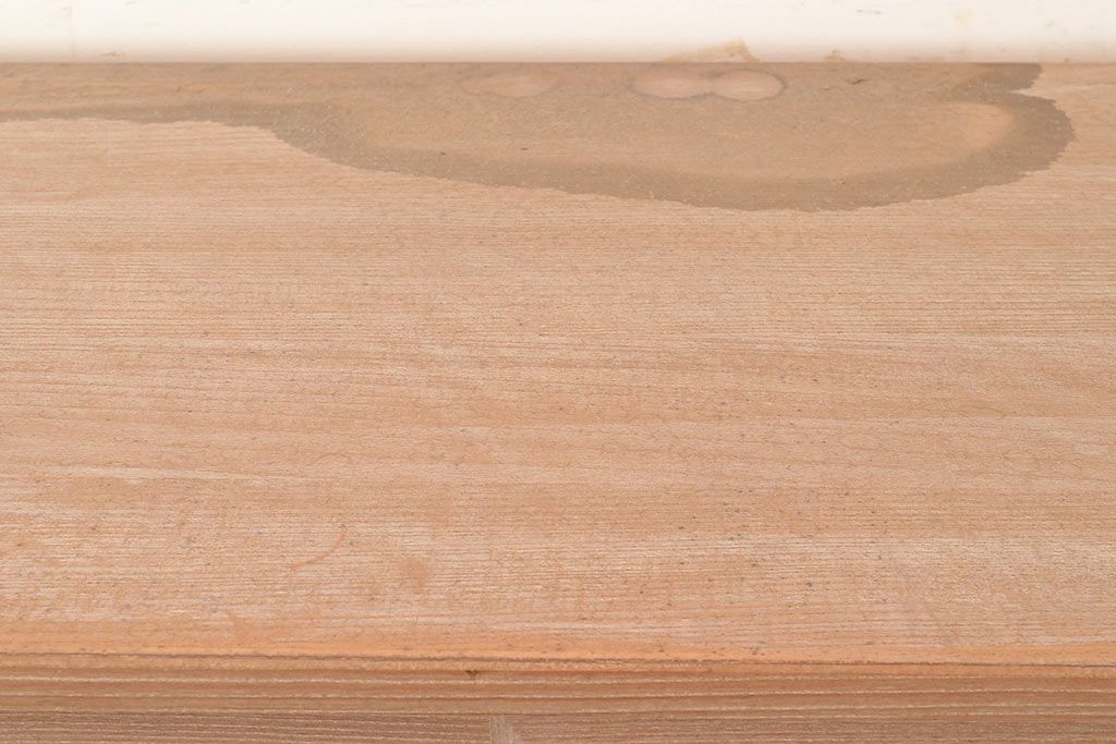 中古　柾目造り　衣装盆の透かし彫りが魅力!高級感と上品さを併せ持つ国産の桐箪笥(衣装箪笥、着物箪笥、引き出し、和タンス、桐たんす)(定価約110万円)(R-048667)