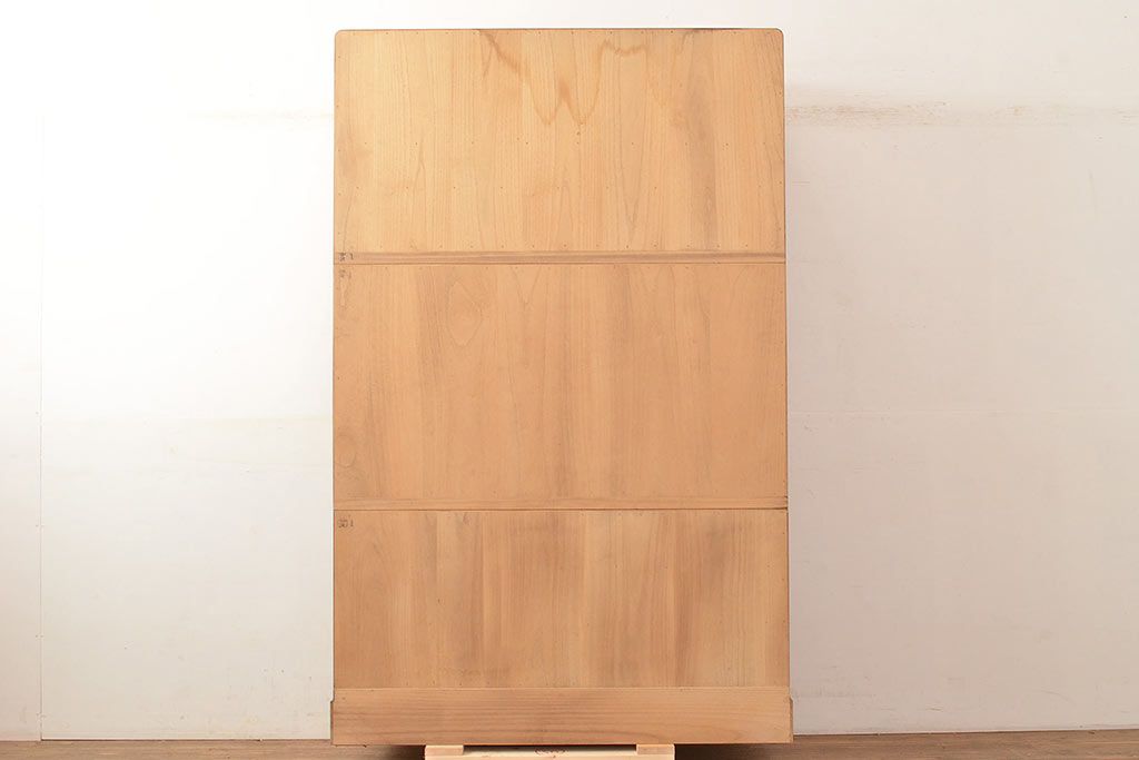 中古　柾目造り　衣装盆の透かし彫りが魅力!高級感と上品さを併せ持つ国産の桐箪笥(衣装箪笥、着物箪笥、引き出し、和タンス、桐たんす)(定価約110万円)(R-048667)