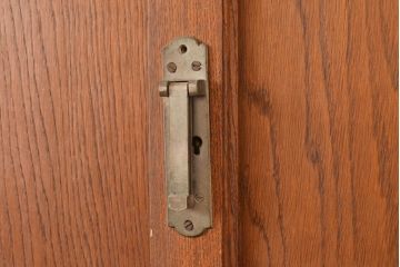 和製アンティーク　昭和中期　前面・主要部ナラ材　サイドボード(収納棚、戸棚、キャビネット)(R-048672)