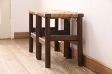 ヴィンテージ家具　松本民芸家具　初期モデル　ラッシ座面がおしゃれなスツール2脚セット(チェア、椅子、ビンテージ、バラ売り可能)(R-048685)