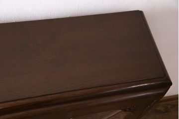 イギリスアンティーク　オーク材　ブルボーズレッグが目を引く、上品な雰囲気を醸しだすブックケース(本箱、飾り棚、収納棚、キャビネット)(R-048687)