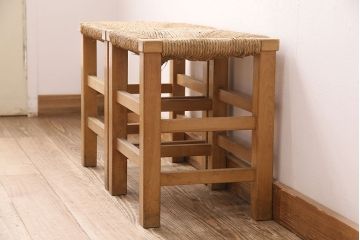 【簡易リペア限定品】ヴィンテージ　松本民芸家具　初期モデル　ラッシ座面がおしゃれ!素朴な木肌が味わい深いスツール2脚セット(チェア、椅子、イス、ビンテージ、バラ売り可能)(R-048694)