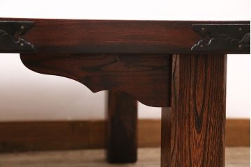 中古　伝統民芸家具　岩谷堂箪笥　大胆な杢目と上品な意匠が目を惹くケヤキ材製の座卓(ローテーブル)(R-048698)