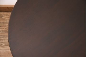 イギリスヴィンテージ　シックな佇まいが魅力的なバーチ材製の丸テーブル(カフェテーブル、サイドテーブル、ラウンドテーブル、ビンテージ)(R-048701)