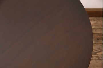 イギリスヴィンテージ　シックな佇まいが魅力的なバーチ材製の丸テーブル(カフェテーブル、サイドテーブル、ラウンドテーブル、ビンテージ)(R-048701)