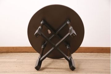 イギリスヴィンテージ　シックな佇まいが魅力的なバーチ材製の丸テーブル(カフェテーブル、サイドテーブル、ラウンドテーブル、ビンテージ)(R-048701)