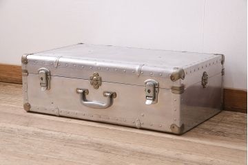 ビンテージ　インダストリアルな空間のディスプレイにおすすめ!!格好良いジュラルミントランク(鞄、カバン、収納、ディスプレイ)(R-048703)