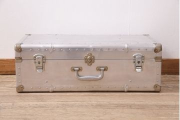 ビンテージ　インダストリアルな空間のディスプレイにおすすめ!!格好良いジュラルミントランク(鞄、カバン、収納、ディスプレイ)(R-048703)