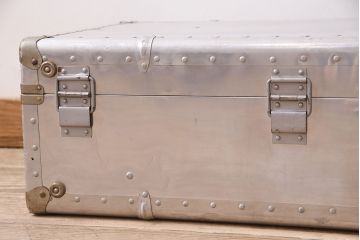 ビンテージ　インダストリアルな空間のディスプレイにおすすめ!!格好良いジュラルミントランク(鞄、カバン、収納、ディスプレイ)(R-048703)