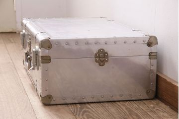 ビンテージ雑貨　インダストリアルな空間のディスプレイにおすすめ!!格好良いジュラルミントランク(鞄、カバン、収納、ディスプレイ)(R-048703)