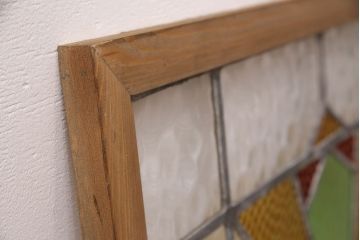 【簡易リペア限定品】イギリスアンティーク　おしゃれなステンドグラス入り!お部屋のアクセントになるフィックス窓(明り取り、明かり取り、はめ殺し窓、英国、建具)(R-048704)
