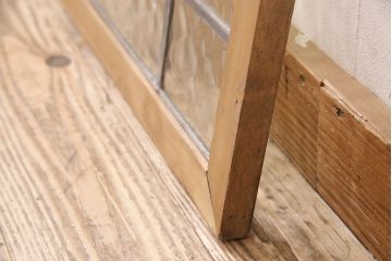 【簡易リペア限定品】イギリスアンティーク　おしゃれなステンドグラス入り!お部屋のアクセントになるフィックス窓(明り取り、明かり取り、はめ殺し窓、英国、建具)(R-048704)
