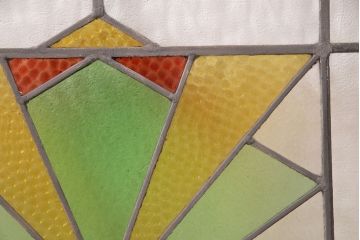 【簡易リペア限定品】イギリスアンティーク　おしゃれなステンドグラス入り!お部屋のアクセントになるフィックス窓(明り取り、明かり取り、はめ殺し窓、英国、建具)(R-048704)