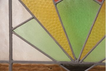 【簡易リペア限定品】イギリスアンティーク　おしゃれなステンドグラス入り!お部屋のアクセントになるフィックス窓(明り取り、明かり取り、はめ殺し窓、英国、建具)(R-048704)