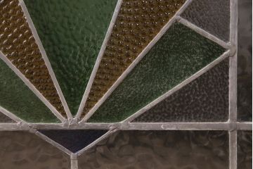 イギリスアンティーク　おしゃれなステンドグラス入り!お部屋のアクセントになるフィックス窓(明り取り、建具)(R-048704)