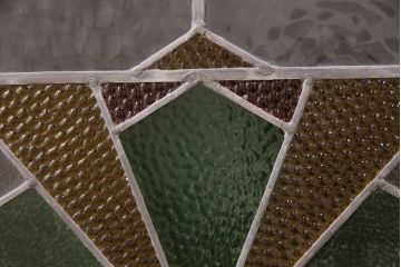 イギリスアンティーク　おしゃれなステンドグラス入り!お部屋のアクセントになるフィックス窓(明り取り、建具)(R-048704)