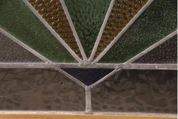 イギリスアンティーク　おしゃれなステンドグラス入り!お部屋のアクセントになるフィックス窓(明り取り、建具)(R-048704)