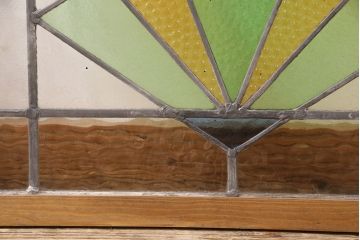 イギリスアンティーク　おしゃれなステンドグラス入り!お部屋のアクセントになるフィックス窓(明り取り、建具)(R-048704)