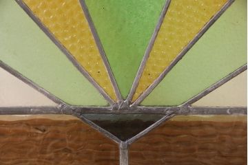 イギリスアンティーク　おしゃれなステンドグラス入り!お部屋のアクセントになるフィックス窓(明り取り、建具)(R-048704)