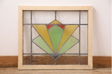 イギリスアンティーク　おしゃれなステンドグラス入り!お部屋のアクセントになるフィックス窓(明り取り、建具)(R-048705)
