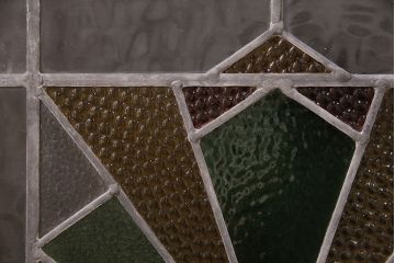 イギリスアンティーク　おしゃれなステンドグラス入り!お部屋のアクセントになるフィックス窓(明り取り、建具)(R-048705)