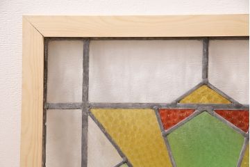 イギリスアンティーク　おしゃれなステンドグラス入り!お部屋のアクセントになるフィックス窓(明り取り、建具)(R-048705)