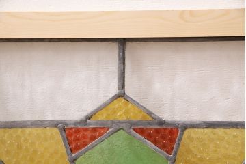 イギリスアンティーク　おしゃれなステンドグラス入り!お部屋のアクセントになるフィックス窓(明り取り、建具)(R-048705)