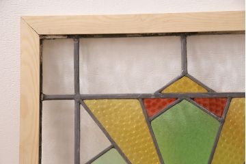 イギリスアンティーク　おしゃれなステンドグラス入り!お部屋のアクセントになるフィックス窓(明り取り、建具)(R-048705)