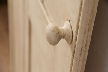アンティーク建具　シャビーなペイントがお洒落なフランスアンティークの折れ戸(ドア、扉)(R-048718)