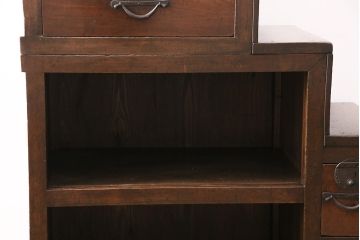 アンティーク家具　関西　前板ケヤキ材　ヒノキ材　経年の味わいを感じる重ね階段箪笥(和箪笥、時代箪笥)(R-048719)