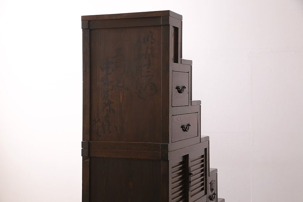 アンティーク家具　関西　前板ケヤキ材　ヒノキ材　経年の味わいを感じる重ね階段箪笥(和箪笥、時代箪笥)(R-048719)