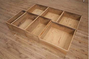 アンティーク家具　関西　前板ケヤキ材　ヒノキ材　経年の味わいを感じる重ね階段箪笥(和箪笥、時代箪笥)(R-048719)