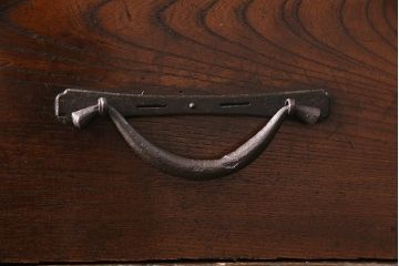 アンティーク家具　関西　前板ケヤキ材　ヒノキ材　経年の味わいを感じる重ね階段箪笥(和箪笥、時代箪笥)(R-048719)