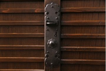 アンティーク家具　関西　前板ケヤキ材　ヒノキ材　経年の味わいを感じる重ね階段箪笥(和箪笥、時代箪笥)(R-048719)