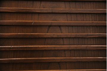 アンティーク家具　関西　前板ケヤキ材　ヒノキ材　経年の味わいを感じる重ね階段箪笥(和箪笥、時代箪笥)(R-048719)